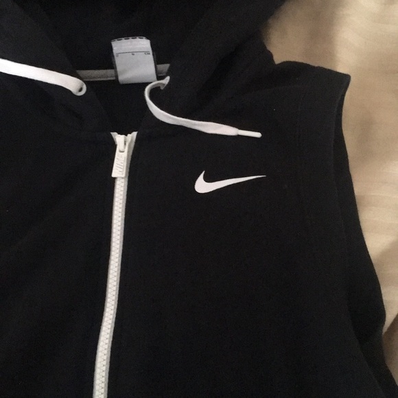 Nike Vest - Picture 2 of 4